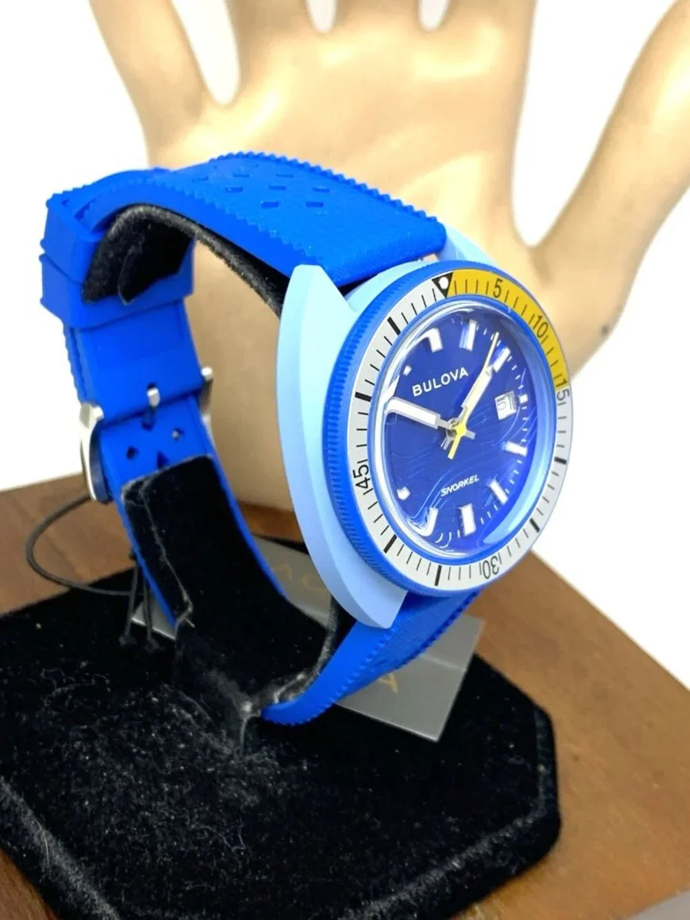 Bulova Men's Watch 98B445 Snorkel Blue Tang Fish Quartz Rubber Strap 41mm